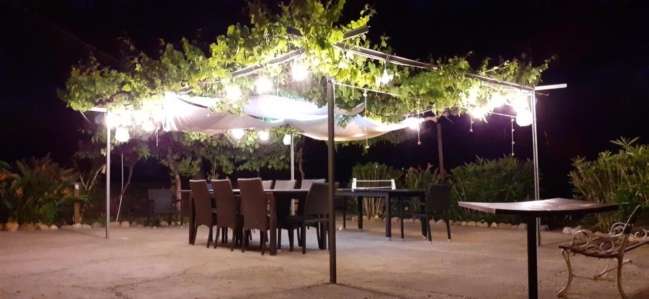 Dimora Il Camaleonte In Nature With Pool *